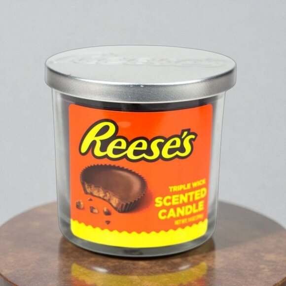🆕Reese's Peanut Butter Cup Scented 3-Wick Candle - Picture 1 of 4